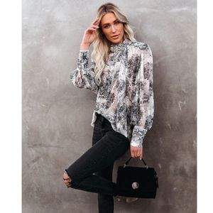 Motive Print Button Down Blouse (Vici, XL)